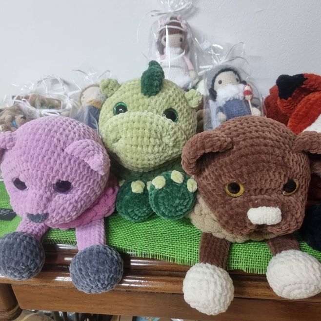 Háčkované přívěsky a figurky https://www.nebedoma.cz/hackovane-privesky-na-klice--tasku-figurky/ 🧶✨ Malí háčkovaní...